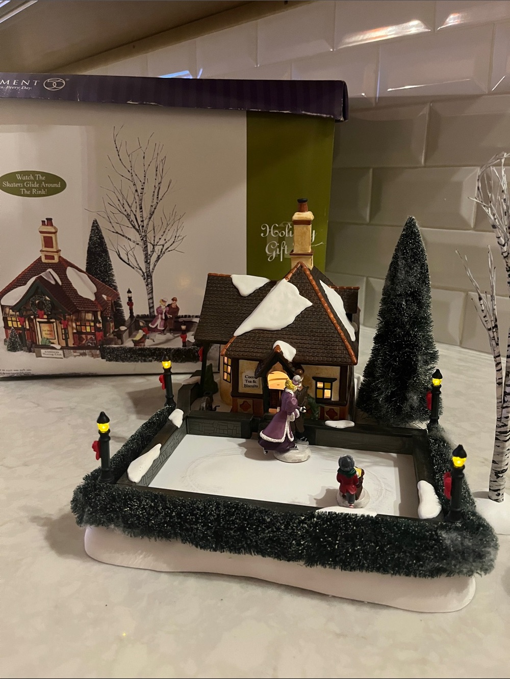 Department 56🎄London Skating Club